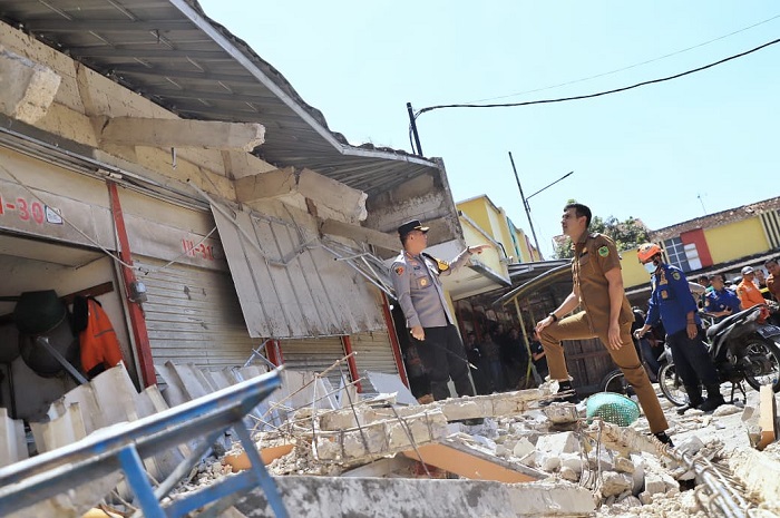 Atap dan Kanopi Kios Pasar Sehat Soreang Ambruk, 1 Tewas 3 Cedera, Ini Kata Wabup Ali Syakieb
