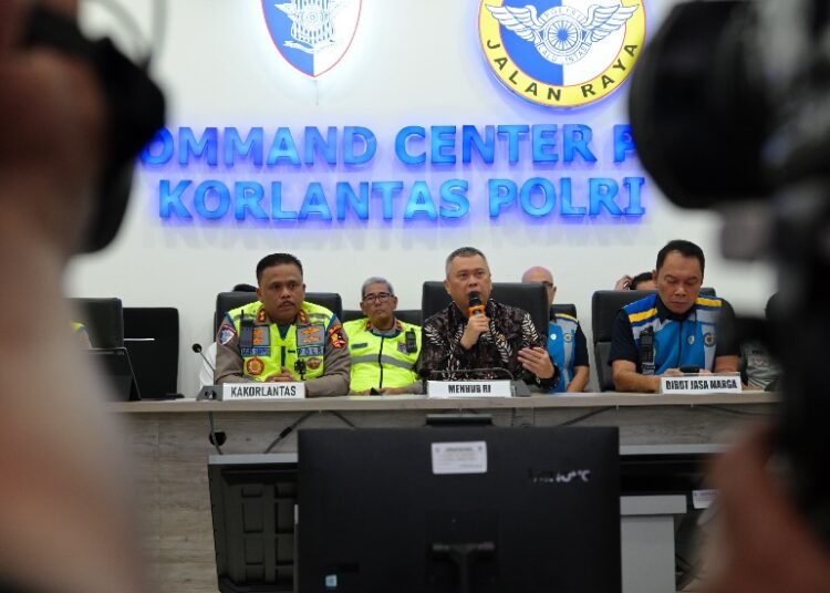 Urai Kepadatan di Jalur Tol Trans Jawa, Menhub dan Kakorlantas Berlakukan One Way dari KM 132 Hingga KM 70