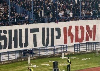 Ada Spanduk Bertuliskan “Shut Up KDM” Saat Laga Persib vs Arema FC, Viral dan Jadi Sorotan