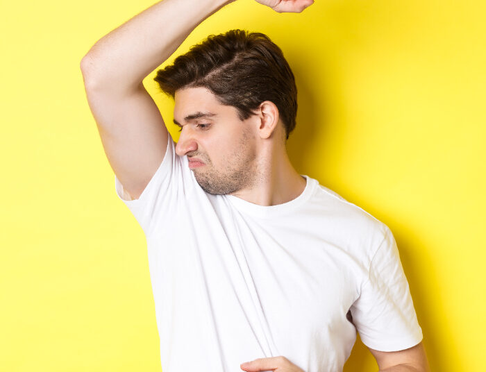 Awas Bikin Ilfeel! Ini Penyebab Bau Ketiak yang Menyengat