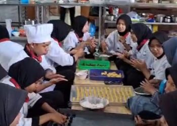 Didukung Bogasari, TEFA SMKN 3 Sukabumi Produksi Lebih dari 3 Ribu Toples Kue Kering