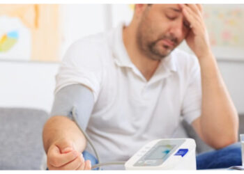 Jangan Salah Kaprah! Ini Perbedaan Gejala Sakit Kepala pada Darah Rendah dan Tinggi