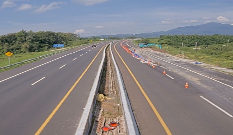 Waduh, Jalan Sepanjang 80 Meter di Tol Cisumdawu KM 207 Retak, Ini Penjelasan PT CKJT