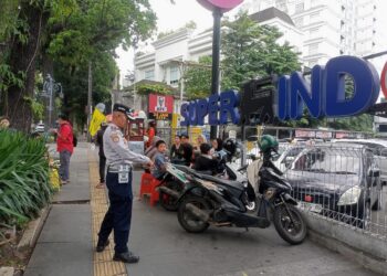Dishub Gencar Operasi., Parkir di Trotoar Kena Denda Rp 525 ribu