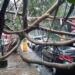 Hujan Lebat Disertai Angin Kencang Terpa Bandung, Papan Reklame dan Pohon Bertumbangan
