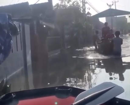 Sungai Citarik dan Cikeruh Meluap, Desa Sukamanah Rancaekek Masih “Kakeueum” Banjir