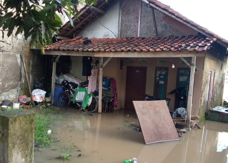 Sungai Citarik dan Cikeruh “Mudal”,  Ratusan Rumah di Rancaekek Pagi Ini Terendam Banjir