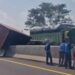 Diduga Tak Kuat Menanjak, Truk Kontainer Terguling di KM 87 Tol Purbaleunyi dan Timpa Pembatas Jalan
