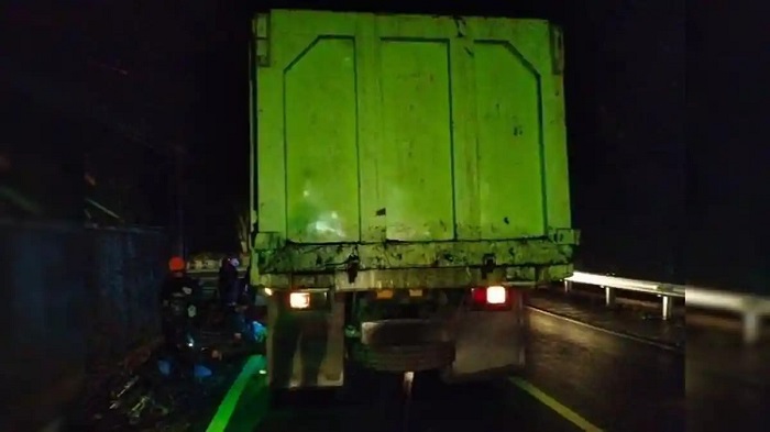 Pemotor Terlindas Truk Tronton di Cadas Pangeran, Ayah Tewas Putrinya Luka Parah