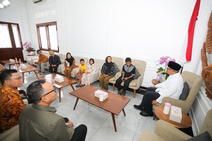 Pemkot Bandung Beri Santunan Keluarga Korban Pohon Tumbang Rp 50 Juta