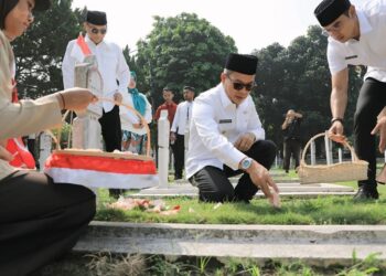 Peringatan HUT ke-385, Bupati KDS Pimpin Ziarah dan Tabur Bunga ke Makam Para Pendahulu