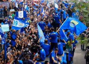 10 Insiden Warnai Euforia Persib, Wali Kota Bandung Imbau Bobotoh Utamakan Keselamatan