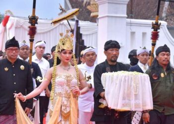 Gubernur KDM Antar Mahkota Binokasih Kembali ke Museum Prabu Gesan Ulun