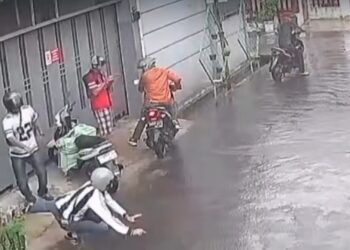4 Begal Beraksi Siang Bolong, Sepeda Motor  Seorang Kurir Paket Dibawa Kabur