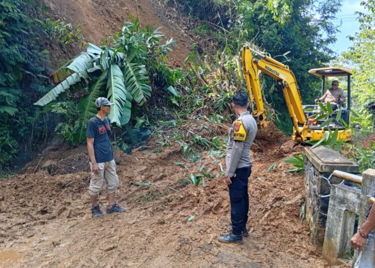 Longsor di Kutawaringin 10 Rumah Rusak dan Jalan Tertimbun