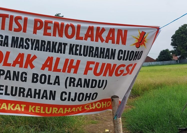 Warga Cijoho Tolak Alih Fungsi Lapang Randu, Tapi Bupati Tetap Tandatangani MoU Bersama Investor