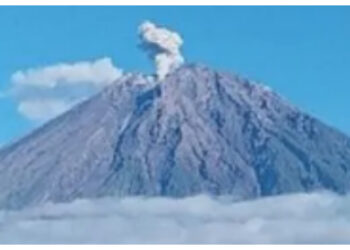 Gunung Semeru Erupsi Dua Kali, Kolom Abu Capai 700 Meter