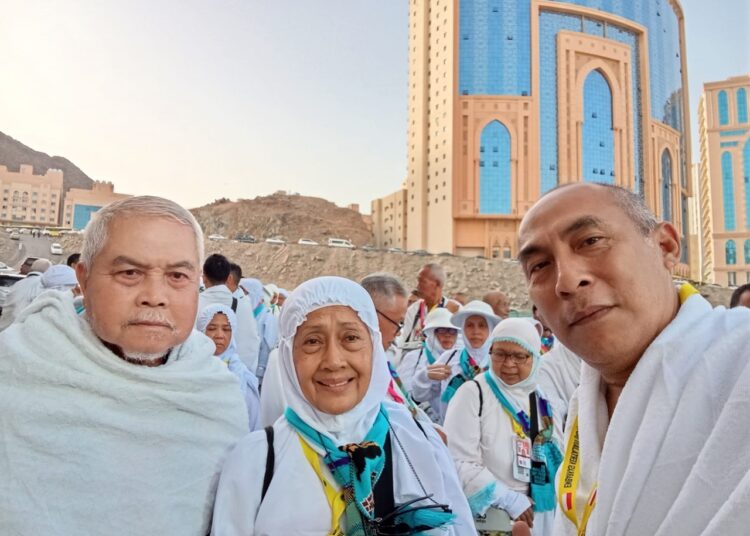 Jemaah Haji Indonesia Memasuki Padang Arafah Mengikuti Prosesi Wukuf 1 Jemaah Haji Indonesia Memasuki Padang Arafah Mengikuti Prosesi Wukuf