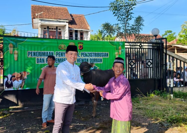 Aksi Nyata Polisi di Hari Raya, Polres Tasikmalaya Sebar 27 Hewan Kurban untuk Masyarakat dan Pesantren 1 Aksi Nyata Polisi di Hari Raya, Polres Tasikmalaya Sebar 27 Hewan Kurban untuk Masyarakat dan Pesantren