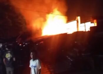 Kebakaran Hanguskan 9 Kios di Pasar Ciroyom 2 Kebakaran Hanguskan 9 Kios di Pasar Ciroyom