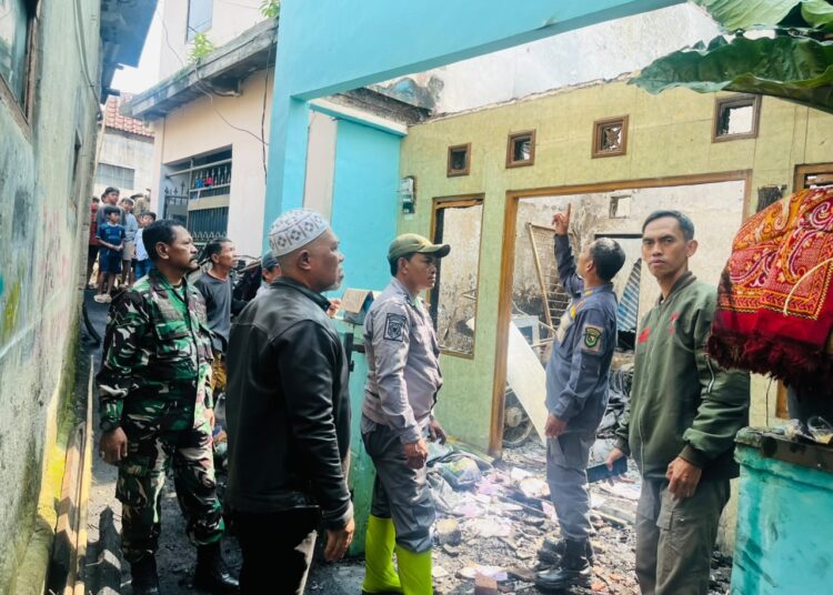 Rumah Berlantai 2 dan Gudang Rongsokan di Cimenyan Terbakar,  3 Sepeda Motor Turut Hangus