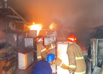 Dipicu Korsleting Listrik, Api Lahap Toko Elektronik di Babakan Jati Tasikmalaya 3 Dipicu Korsleting Listrik, Api Lahap Toko Elektronik di Babakan Jati Tasikmalaya