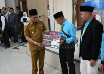 Didominasi Perempuan dan Lansia, 500 Jemaah Haji Kabupaten Bandung dapat “Kadeudeuh” dari KDS 6 Didominasi Perempuan dan Lansia, 500 Jemaah Haji Kabupaten Bandung dapat “Kadeudeuh” dari KDS