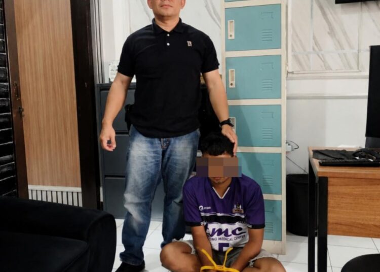 Edarkan Obat Terlarang RA Warga Toblong di Bekuk Polisi 1 Edarkan Obat Terlarang RA Warga Toblong di Bekuk Polisi