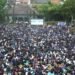 Lautan Biru Memadati Pandapa Paramarta Konvoi Bobotoh Membuat Macet Jalan Raya 9 Lautan Biru Memadati Pandapa Paramarta Konvoi Bobotoh Membuat Macet Jalan Raya