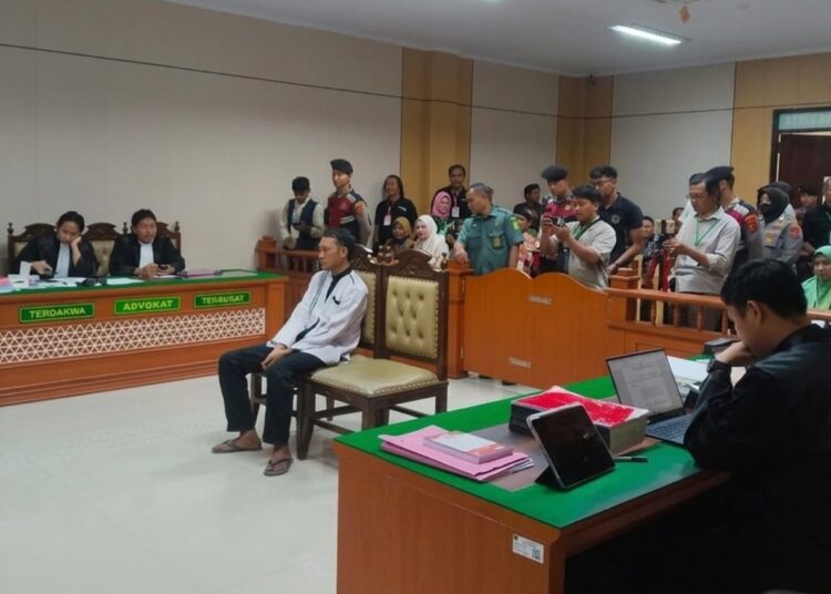 Sidang Pembunuhan 5 Korban Sekeluarga di Indramayu, Blunder Bagi Terdakwa Ririn Gegara Apa? 1 Sidang Pembunuhan 5 Korban Sekeluarga di Indramayu, Blunder Bagi Terdakwa Ririn Gegara Apa?