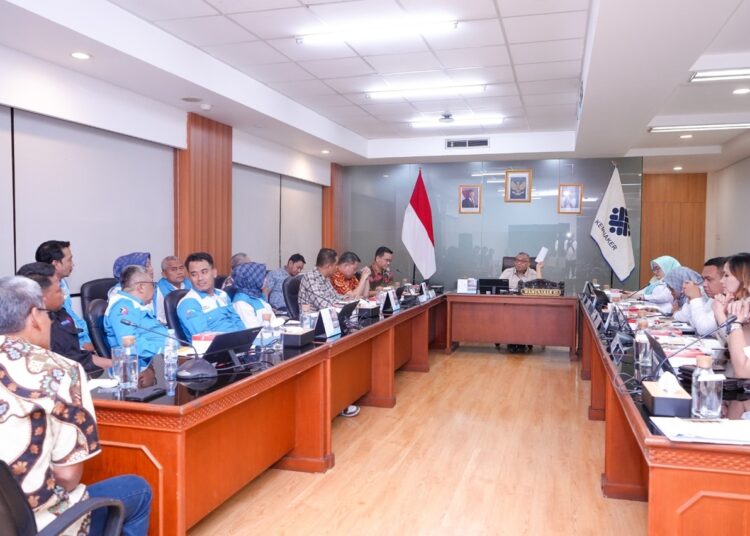 Wamenaker Bertindak Cepat Atas Permasalahan Kerja di Hari Libur Nasional Wajib Bayar Lembur 1 Wamenaker Bertindak Cepat Atas Permasalahan Kerja di Hari Libur Nasional Wajib Bayar Lembur