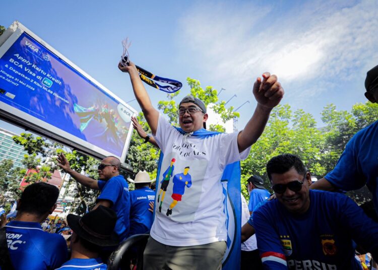 Pesta Persib Juara, Dua Meninggal, Sampah 50 Ton, 35 Taman Rusak dan Minuman Keras Marak. 1 Pesta Persib Juara, Dua Meninggal, Sampah 50 Ton, 35 Taman Rusak dan Minuman Keras Marak.