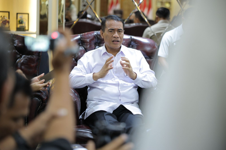 2.231 Izin Pengecer dan Distributor Pupuk Dicabut, Mentan: Negara Tak Hanya Tangkap Mafia, Tapi Benahi Sistem 1 2.231 Izin Pengecer dan Distributor Pupuk Dicabut, Mentan: Negara Tak Hanya Tangkap Mafia, Tapi Benahi Sistem