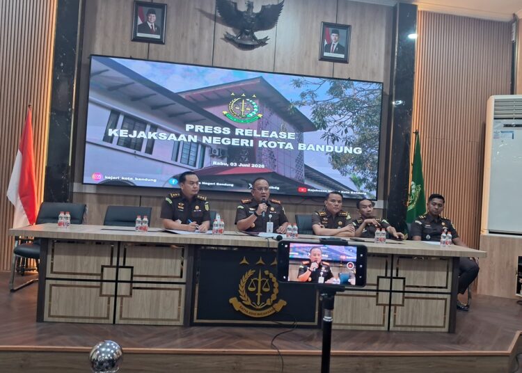 Kasus Wakil Wali Kota Bandung Erwin dan Anggota DPRD Rendiana Awangga Dihentikan Kejaksaan 1 Kasus Wakil Wali Kota Bandung Erwin dan Anggota DPRD Rendiana Awangga Dihentikan Kejaksaan
