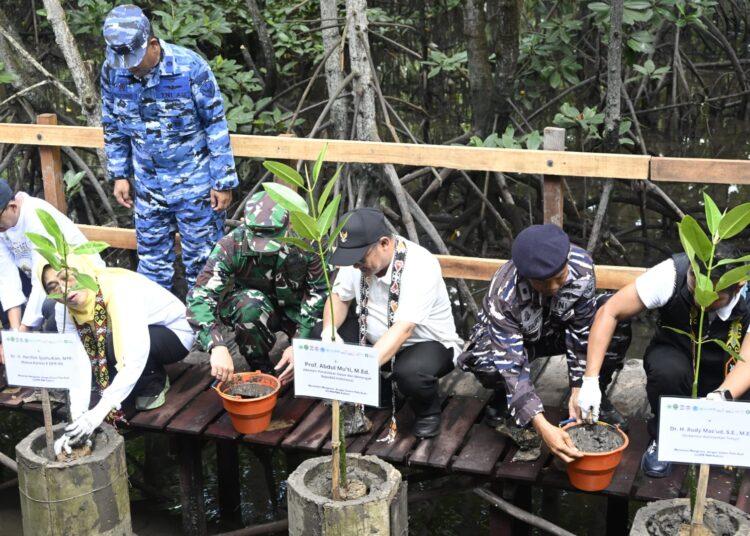 Hari Lingkungan Hidup Sedunia, Kemendikdasmen Ajak Gerakan Sekolah ASRI dan Tanam Mangrove 1 Hari Lingkungan Hidup Sedunia, Kemendikdasmen Ajak Gerakan Sekolah ASRI dan Tanam Mangrove