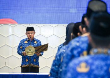 Lantik PNS dan Pejabat Fungsional, Mendikdasmen Ajak Pegawai Bangun Budaya RAMAH dan SANTUN