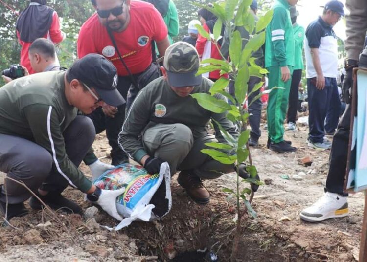 Hari Lingkungan Hidup 2026, DLH Bekasi dan Pelaku Usaha Hijaukan Bantaran Sukatani 1 Hari Lingkungan Hidup 2026, DLH Bekasi dan Pelaku Usaha Hijaukan Bantaran Sukatani