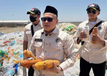 Botol Berisi Air Zamzam Hasil Sitaan milik Jemaah Haji Numpuk di Gudang 3 Botol Berisi Air Zamzam Hasil Sitaan milik Jemaah Haji Numpuk di Gudang