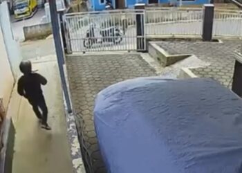 Aksi Penjambretan Terhadap 2 Bocah di Nagreg Terekam Kamera CCTV 6 Aksi Penjambretan Terhadap 2 Bocah di Nagreg Terekam Kamera CCTV