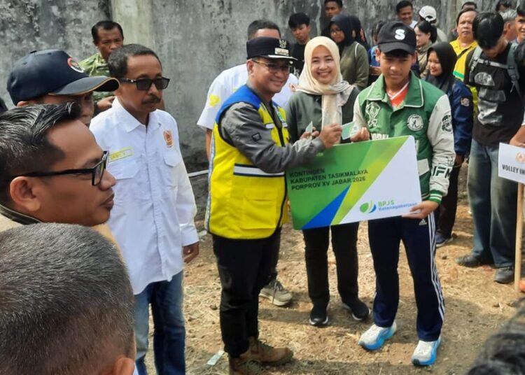 Bupati Tasikmalaya Serahkan BPJS Ketenagakerjaan dan Dana Stimulan 6 Bulan untuk 443 Prajurit Laskar Singa Galuh