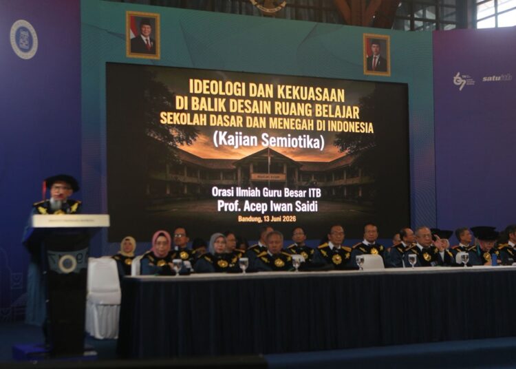 Duhhh...Ruang Kelas Sekolah Ternyata Didesain untuk Sejak Awal Membuat Warga Tunduk pada Kekuasaan 1 Duhhh…Ruang Kelas Sekolah Ternyata Didesain untuk Sejak Awal Membuat Warga Tunduk pada Kekuasaan