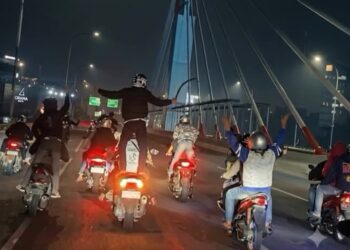 Viral, Puluhan Geng Motor Bersenjata Tajam Konvoi di Fly Over Pasupati Bandung 3 Viral, Puluhan Geng Motor Bersenjata Tajam Konvoi di Fly Over Pasupati Bandung