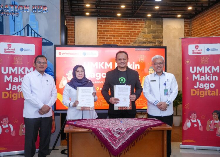 Kemnaker Bersama Gojek Perkuat Literasi Digital TKM Sektor TIH di Bandung 1 Kemnaker Bersama Gojek Perkuat Literasi Digital TKM Sektor TIH di Bandung