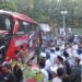 Kepulangan 445 Jamaah Haji Kloter 08 Kuningan Disambut Haru Keluarga