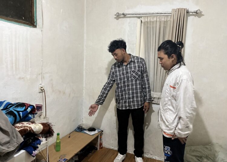 Warga dan Polisi Bekuk AS Pelaku Curat Laptop di Jayawaras 1 Warga dan Polisi Bekuk AS Pelaku Curat Laptop di Jayawaras