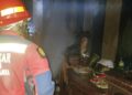 Korek Api Gasolin Bocor dan Meledak, Kamar Tidur Milik Eman Terbakar 6 Korek Api Gasolin Bocor dan Meledak, Kamar Tidur Milik Eman Terbakar