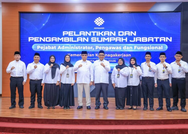 Lantik 10 Pejabat, Menaker Tekankan Penguatan K3 dan Tata Kelola yang Akuntabel 1 Lantik 10 Pejabat, Menaker Tekankan Penguatan K3 dan Tata Kelola yang Akuntabel