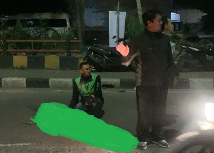 Pohon Tumbang Timpa Gapura Depan Kampus Unpad Jatinangor, Korban Berjatuhan 1 Pohon Tumbang Timpa Gapura Depan Kampus Unpad Jatinangor, Korban Berjatuhan