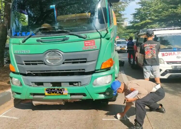 Masuk Jalur Cepat Jalan Soekarno Hatta, Seorang Palajar Pesepeda Tewas Terlindas Truk 1 Masuk Jalur Cepat Jalan Soekarno Hatta, Seorang Palajar Pesepeda Tewas Terlindas Truk
