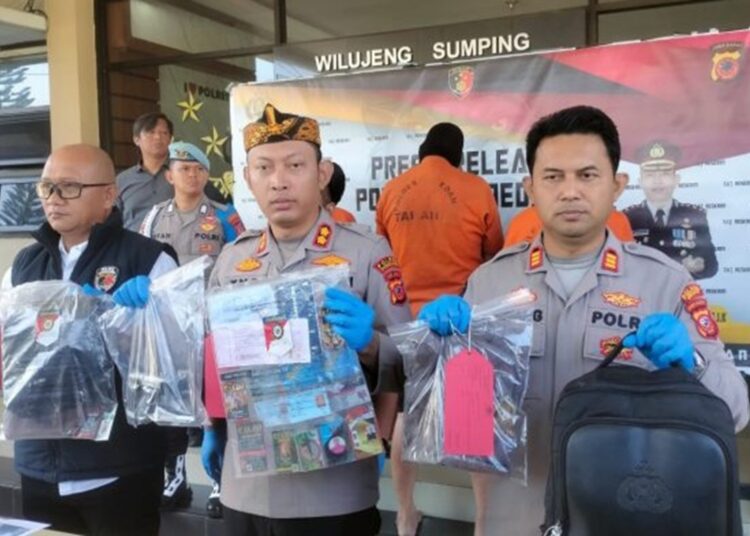 Polisi Ungkap Perampok Pengantar Rokok, Ditembak Arsoft Gun, Mobil Dibawa Kabur dan Dibuang di Tol Pasteur 1 Polisi Ungkap Perampok Pengantar Rokok, Ditembak Arsoft Gun, Mobil Dibawa Kabur dan Dibuang di Tol Pasteur